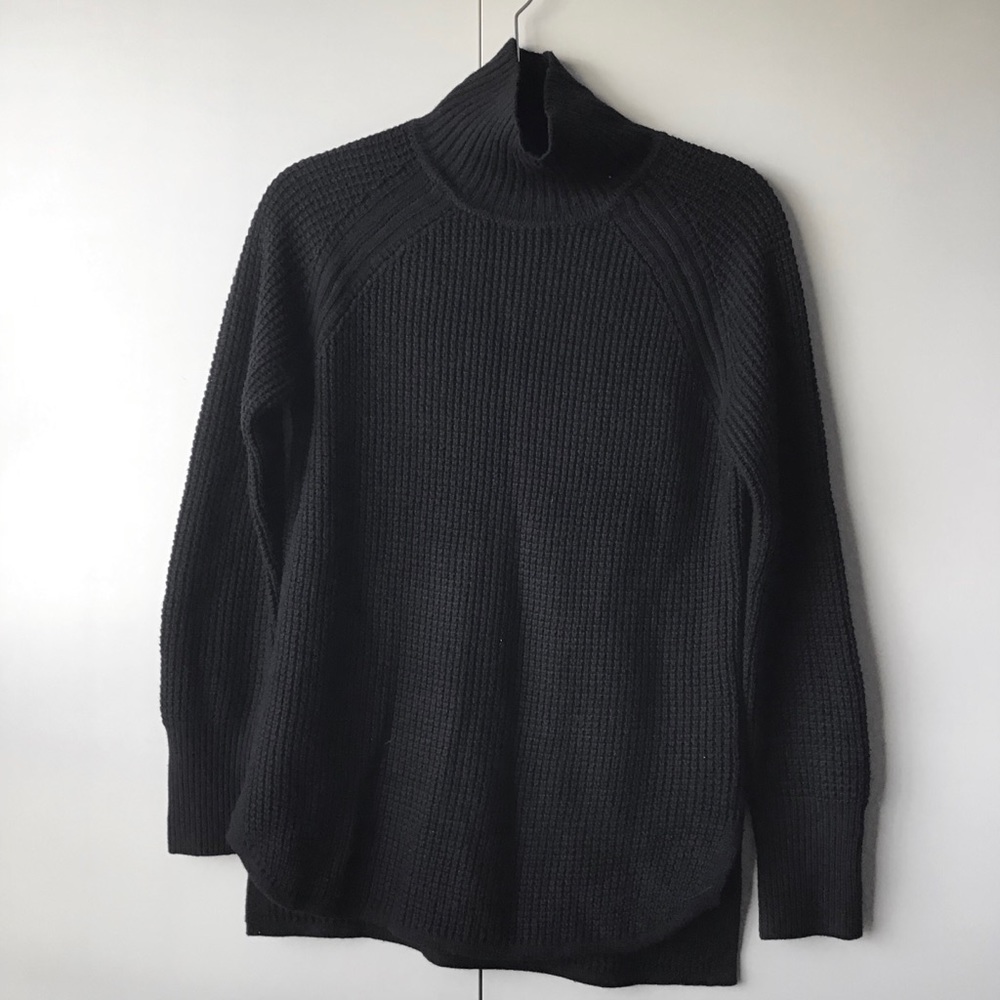 Banana Republic knit top Size Small